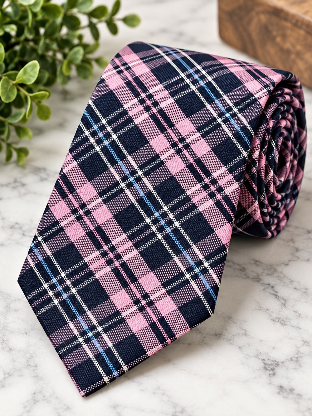 Tommy Hilfiger Navy Pink Plaid Men’s Necktie Preppy Classic 58”